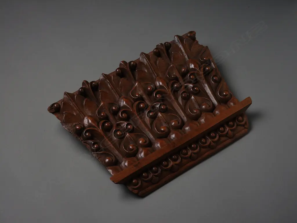 Capital, wood [Bali], fleur de lis pattern, Image 1++